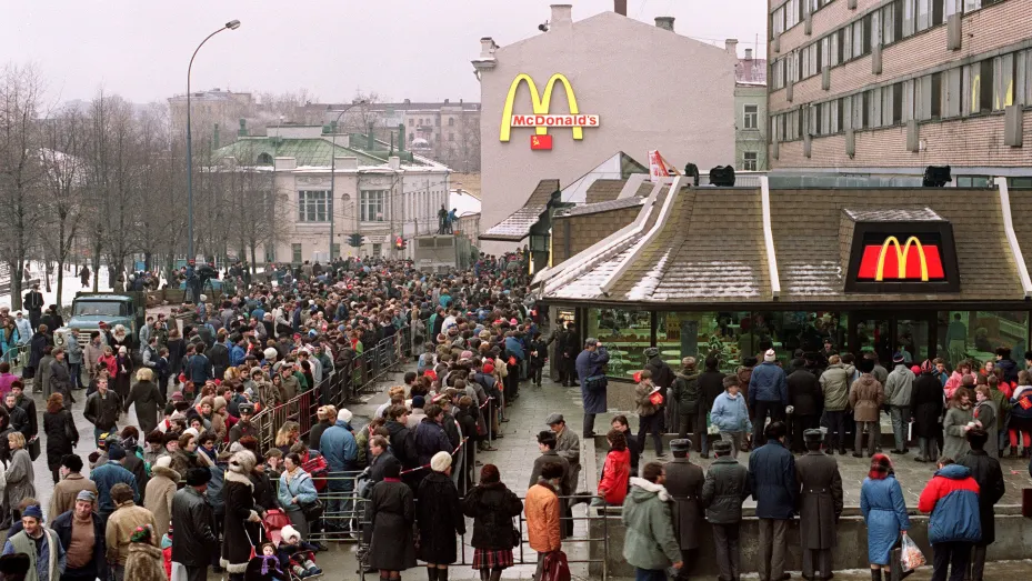 Goodbye, American soft power: McDonald’s exiting Russia after 32 years 107064554-1653062640264-gettyimages-1239070707-ARP2359253