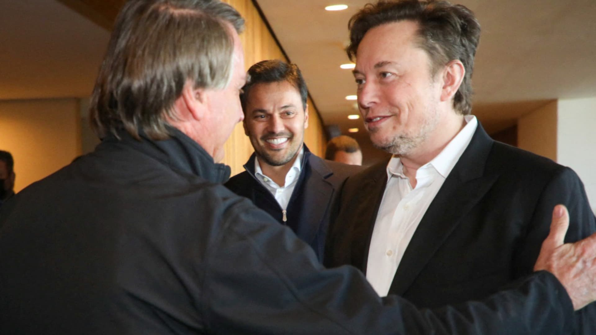 Elon Musk visits Brazil to discuss Amazon with Bolsonaro - CNBC
