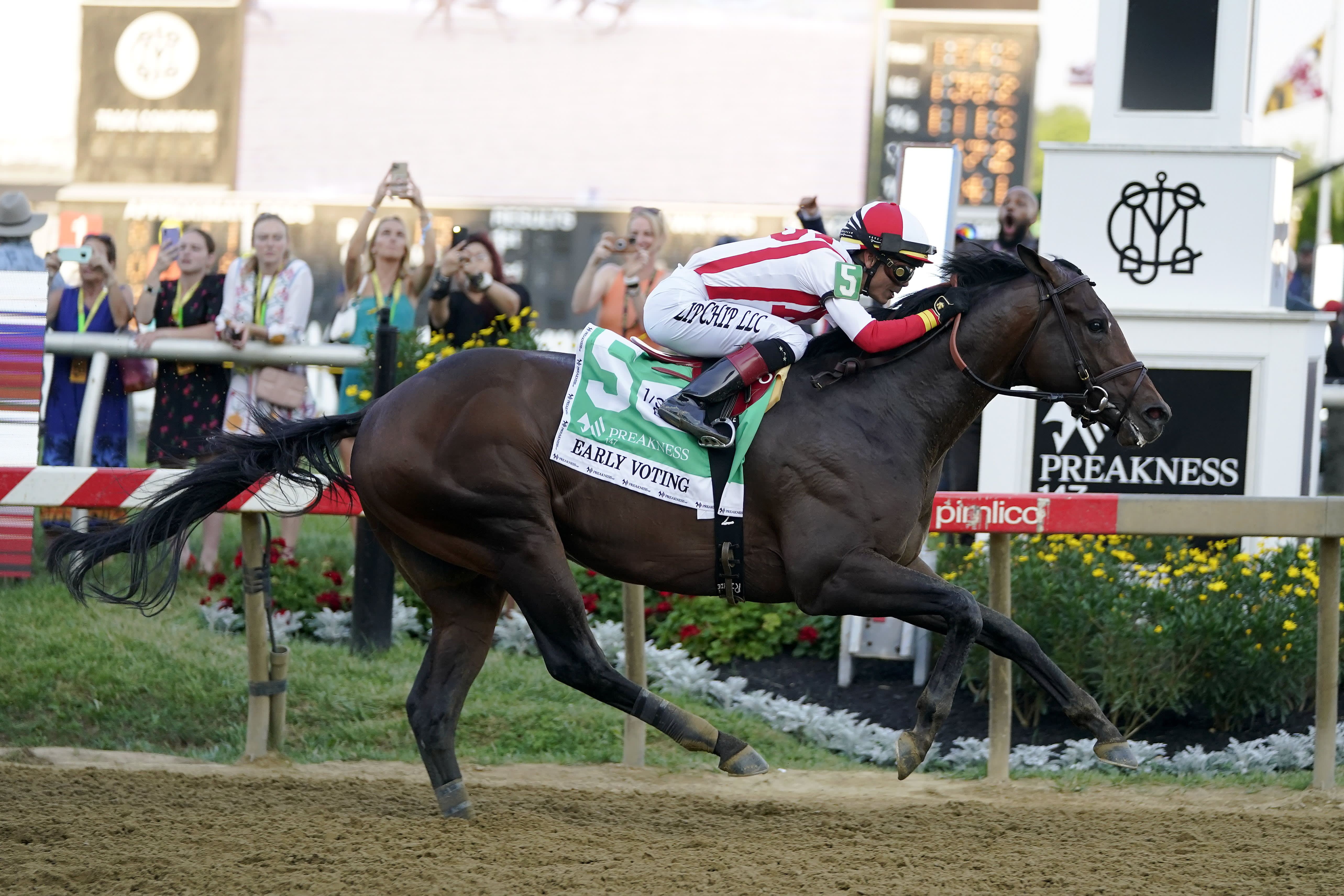 Early Voting holds off Epicenter to win the Preakness Stakes