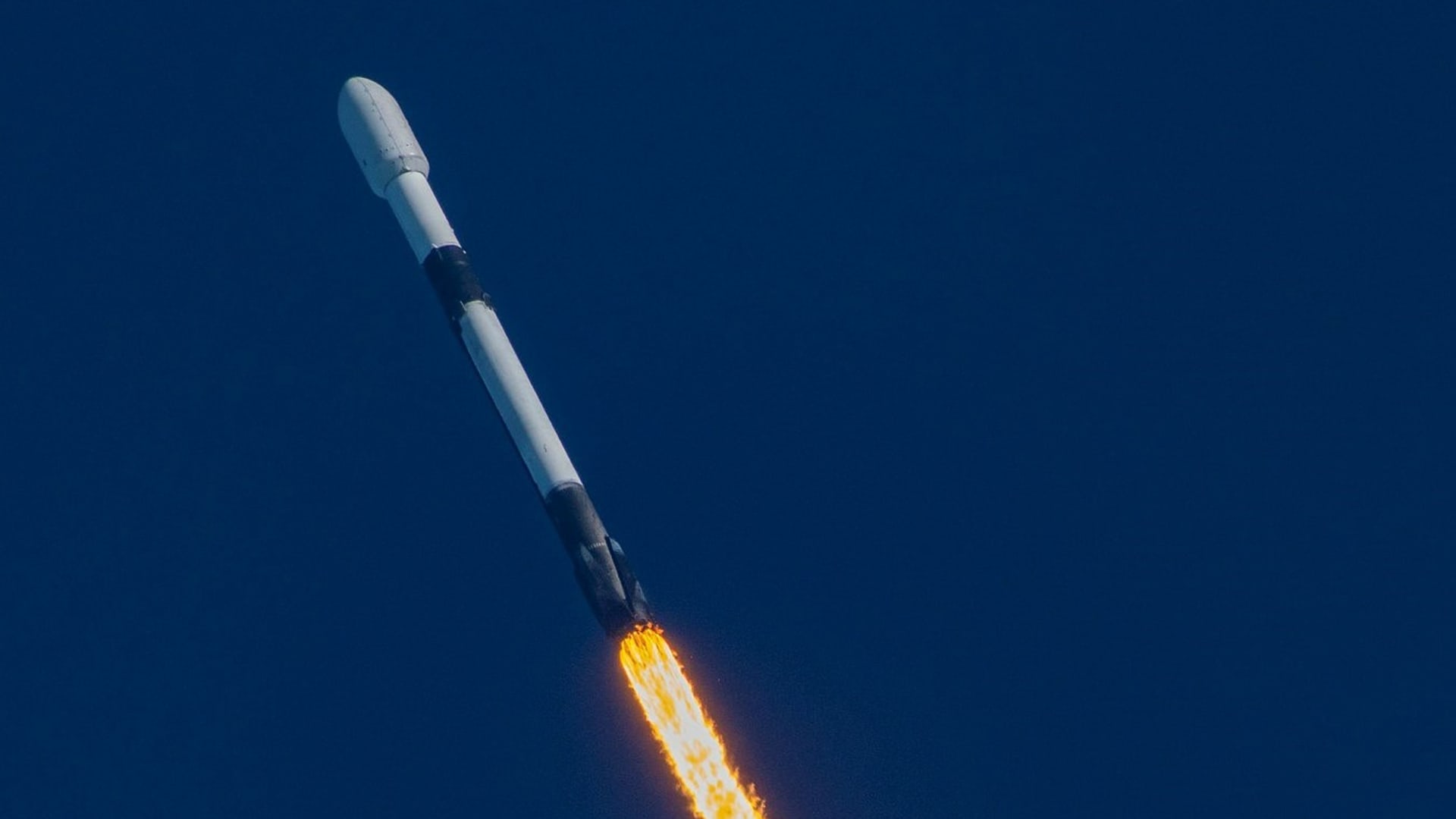 एफएए लॉन्च से पहले डेटा जमा करने में विफल रहने के लिए स्पेसएक्स को $ 175,000 का जुर्माना देना चाहता है