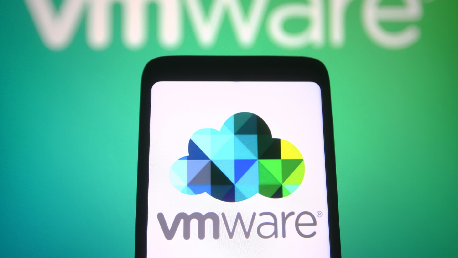Chipmaker Broadcom reportedly in talks to acquire VMware 