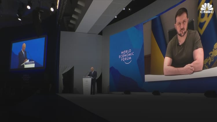 Ukrainian President Zelenskyy calls for stiffer sanctions against Russia at Davos