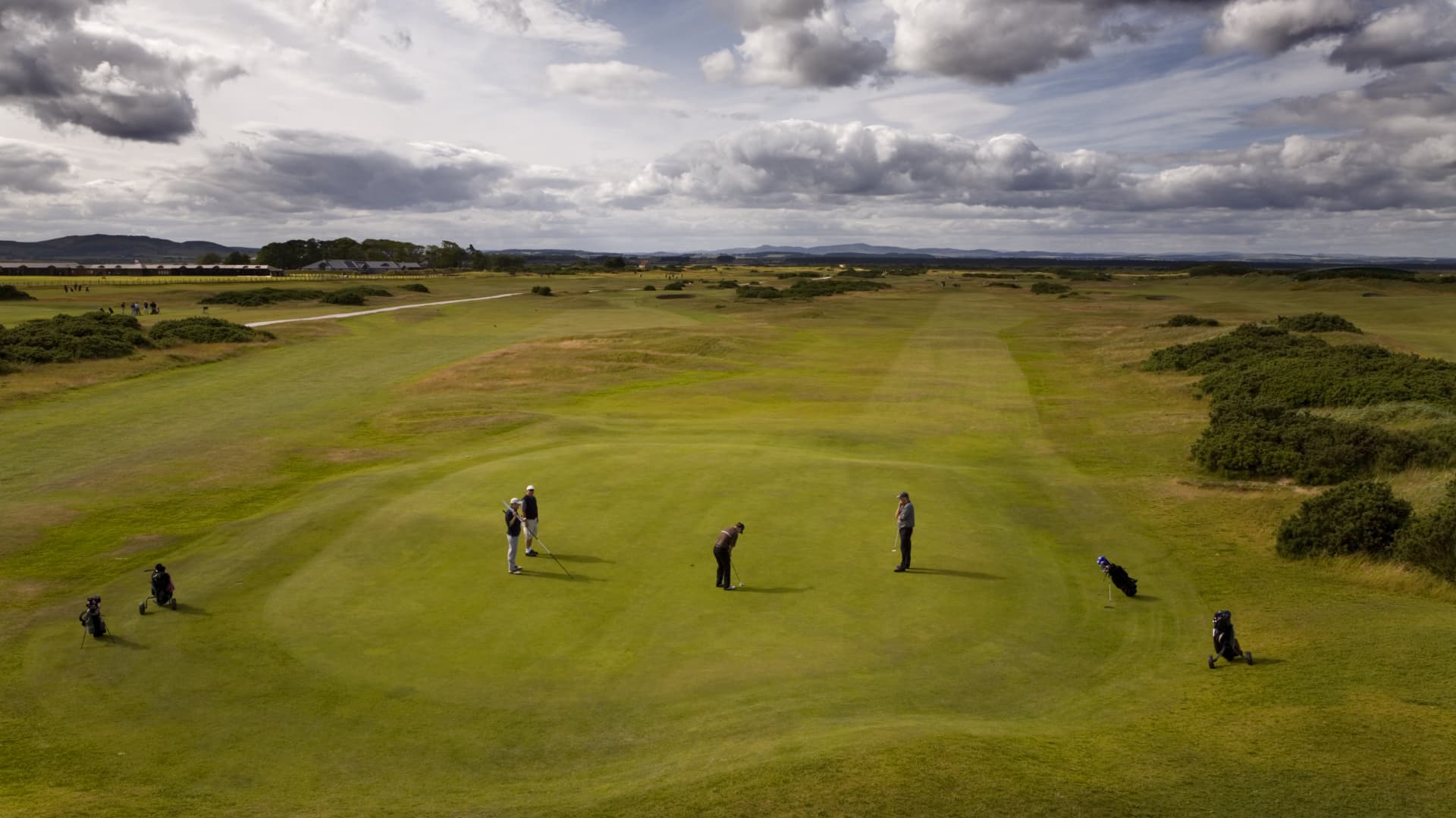 Golf vacations to top British courses are selling out this year — and next
