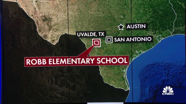 Killer shoots 14 children and 1 teacher before being killed by police