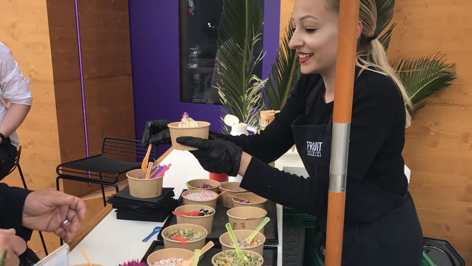 Davos attendees refreshed themselves with a cup of free ice cream.