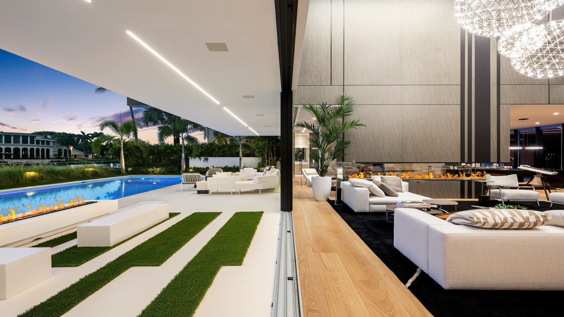 A retractable glass wall opens the great room to the outdoor lounge and pool.