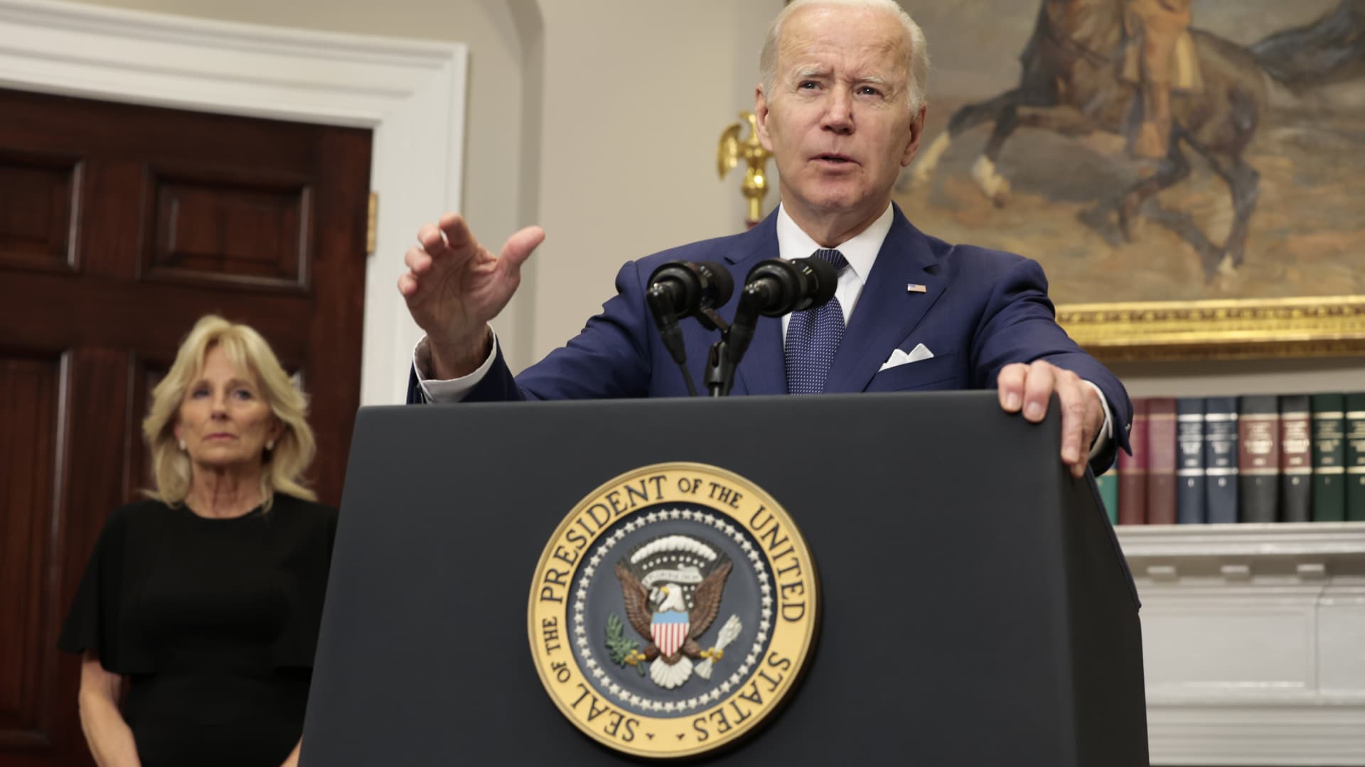 Biden to travel to Uvalde to mourn victims of Texas school shooting