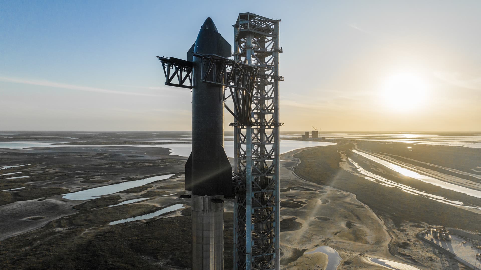 SpaceX raises one other 0 million in fairness, lifts whole to  billion in 2022