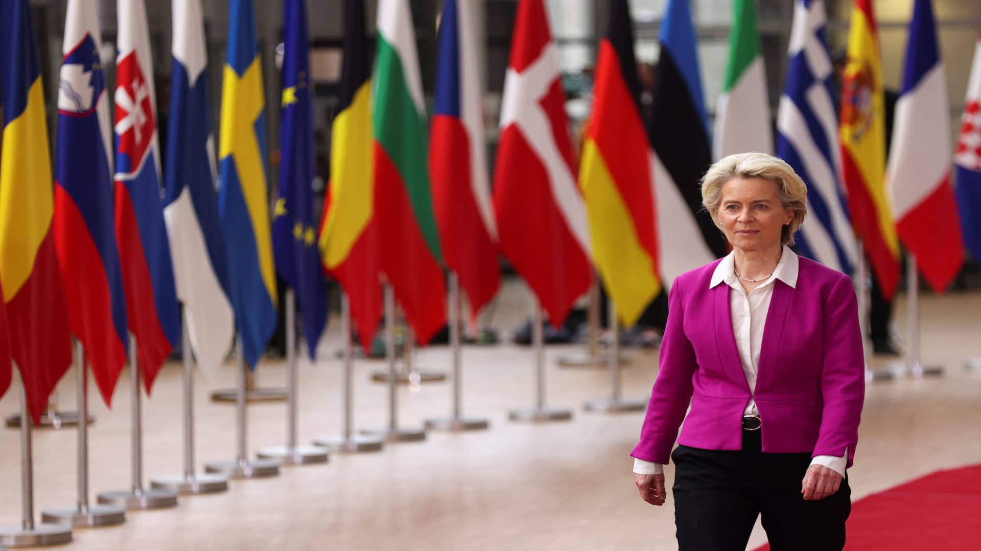European Commission President Ursula von der Leyen arrives for the European Union leaders summit, as EU's leaders attempt to agree on Russian oil sanctions in response to Russia's invasion of Ukraine, in Brussels, Belgium May 30, 2022. 
