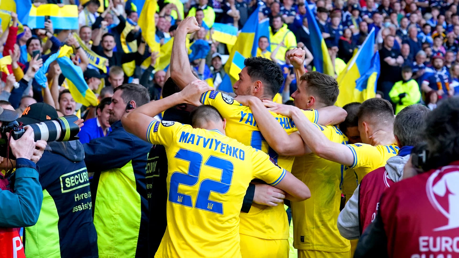 Ukraine's Roman Yaremchuk (centre) celebrates in front of the fans after scoring their side's second goal of the game during the FIFA World Cup 2022 Qualifier play-off semi-final match at Hampden Park, Glasgow. Picture date: Wednesday June 1, 2022.