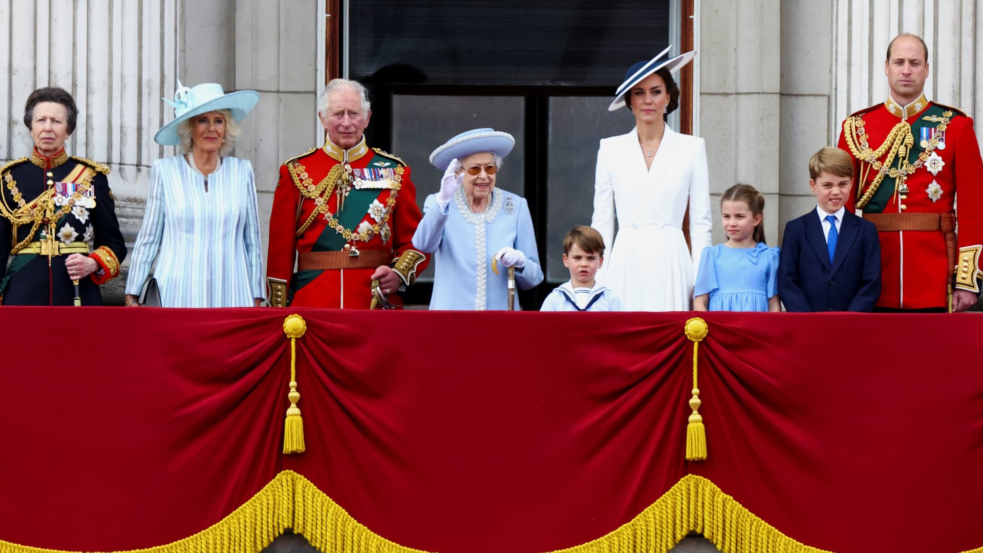 Britain's Queen Elizabeth, Anne, Princess Royal, Prince Charles, Camilla, Duchess of Cornwall, Prince William and Catherine, Duchess of Cambridge, along with Princess Charlotte, Prince George and Prince Louis appear on the balcony of Buckingham Palace as part of Trooping the Colour parade during the Queen's Platinum Jubilee celebrations in London, Britain, June 2, 2022.