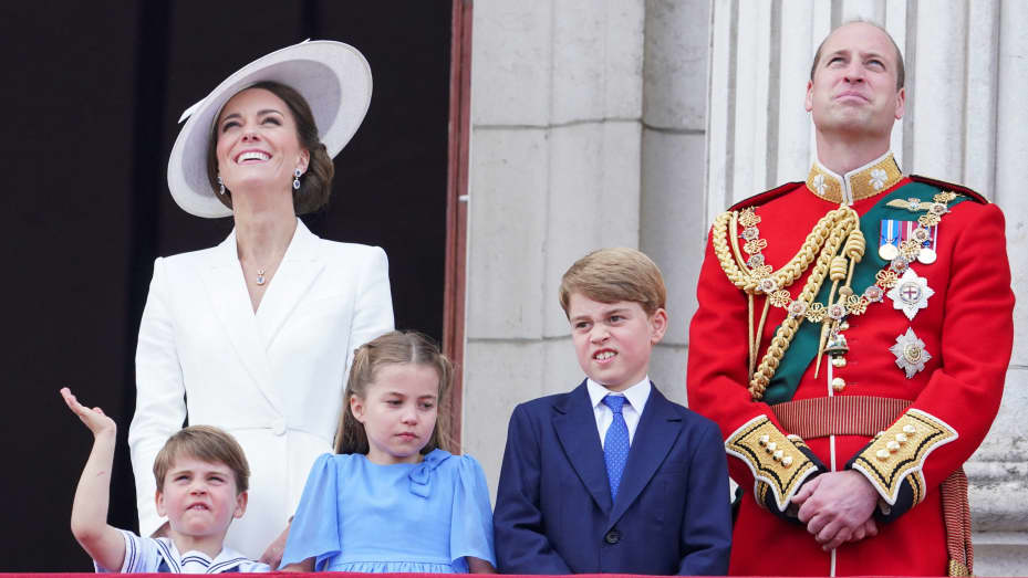 Britain's Prince William and Catherine, Duchess of Cambridge, along with Princess Charlotte, Prince George and Prince Louis appear on the balcony of Buckingham Palace as part of Trooping the Colour parade during the Queen's Platinum Jubilee celebrations in London, Britain, June 2, 2022. Jonathan Brady/Pool via REUTERS