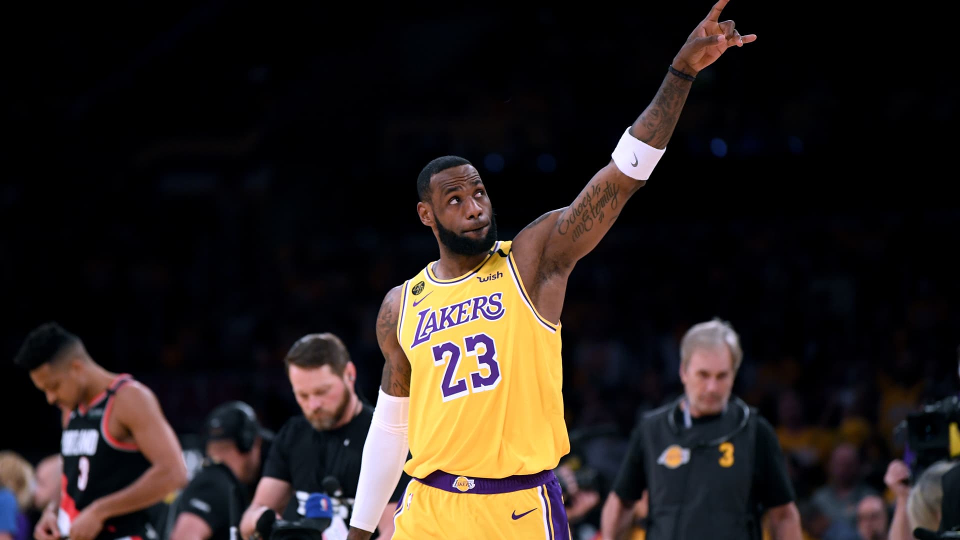 NBA superstar LeBron James is officially a billionaire—here’s a look into his ne..