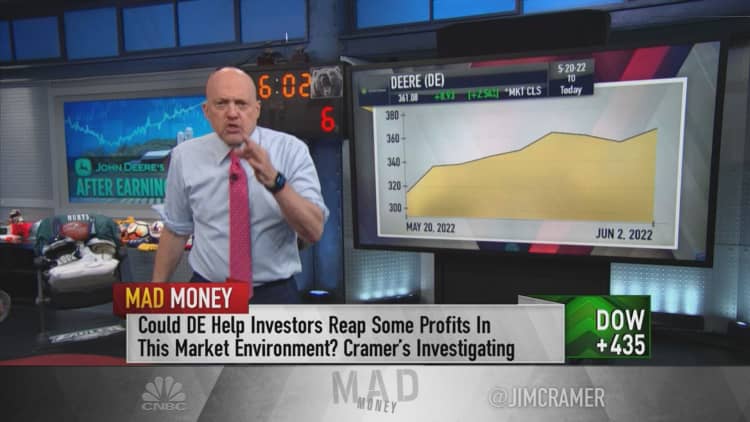 Jim Cramer says to pick up shares of Deere for an 'absurd' bargain