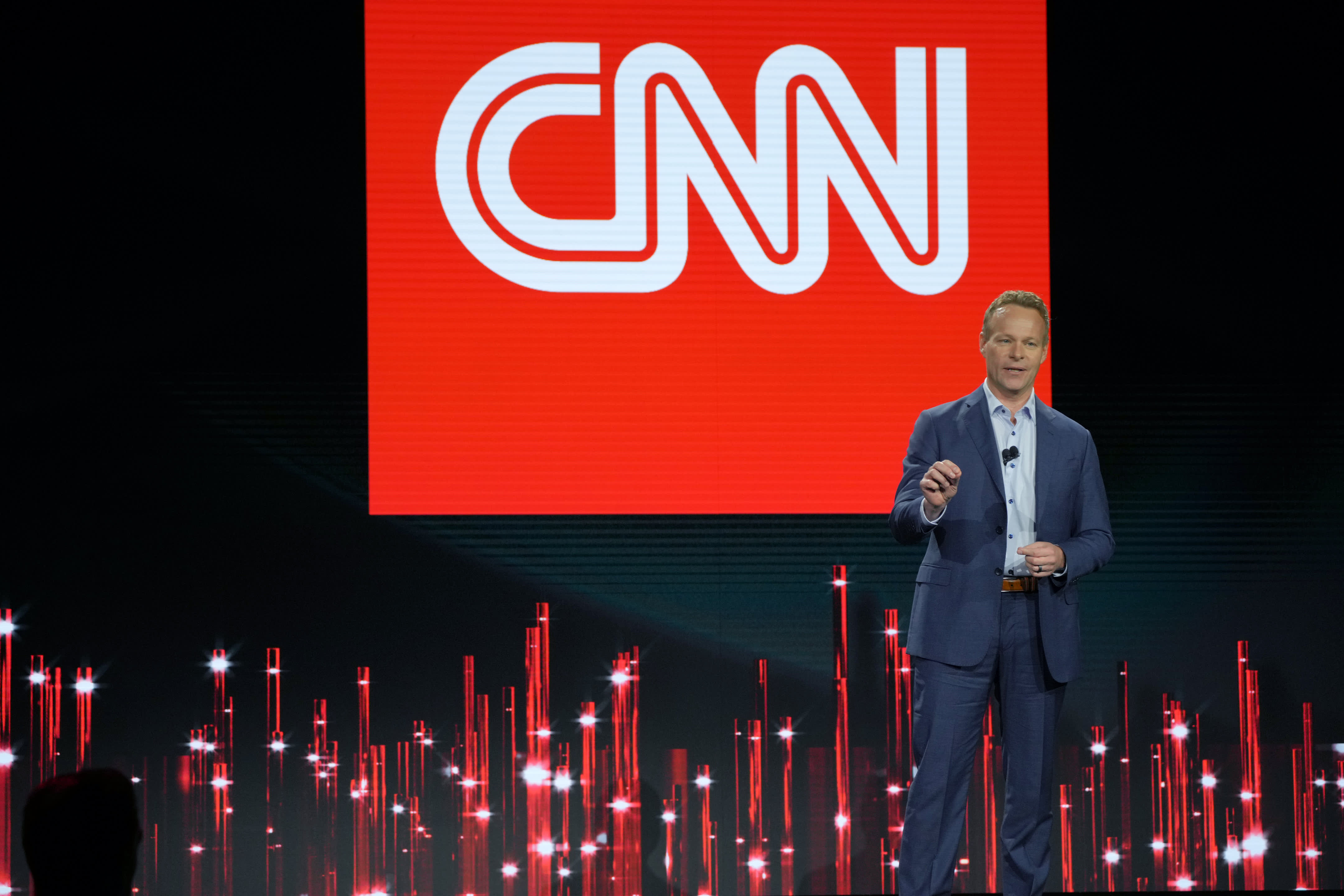 new-cnn-boss-has-a-message-for-staffers-cool-it-with-the-breaking-news-banner
