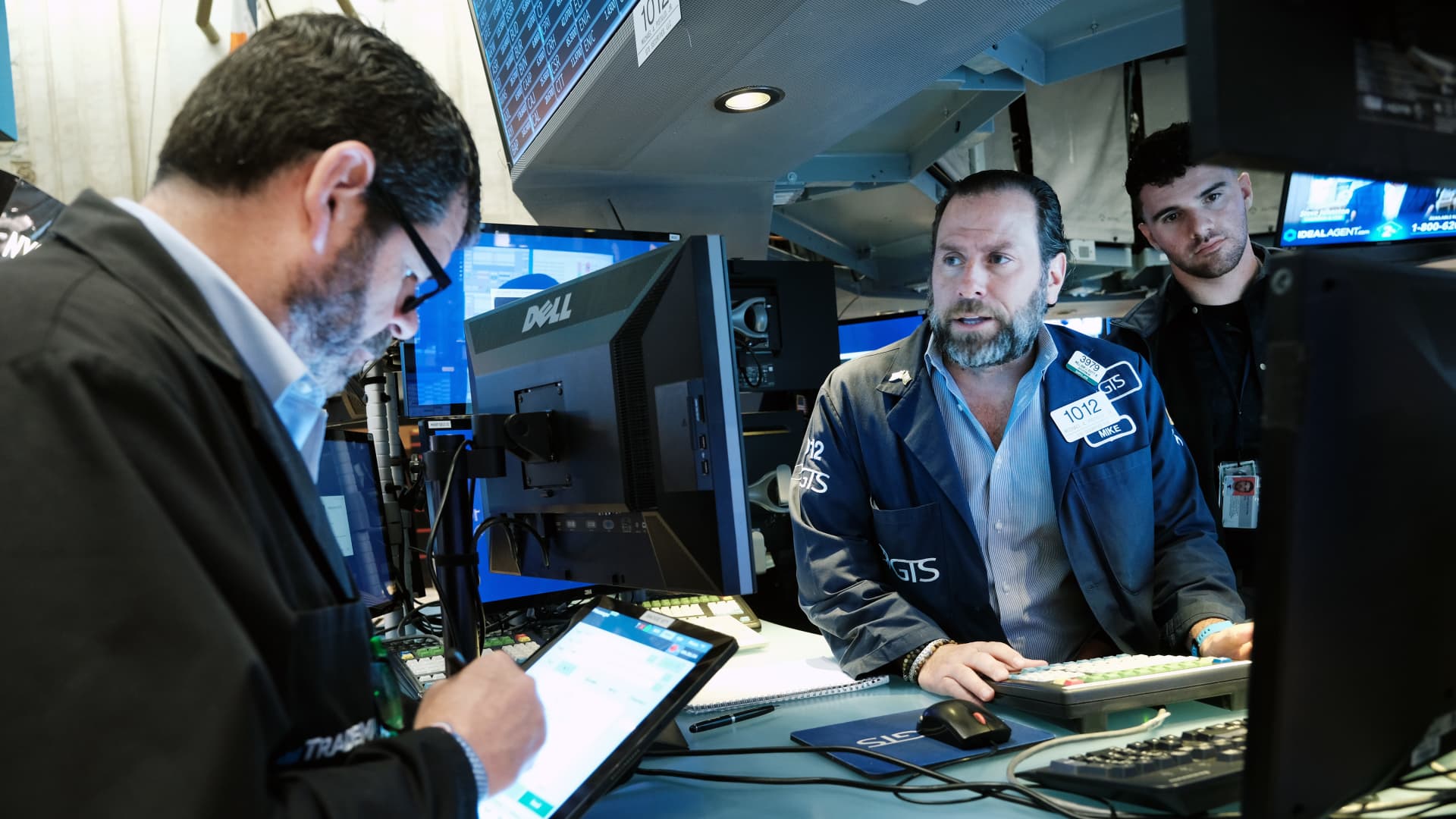 Dow falls 200 points, Nasdaq loses 2% as investors weigh rising rates and strong jobs report