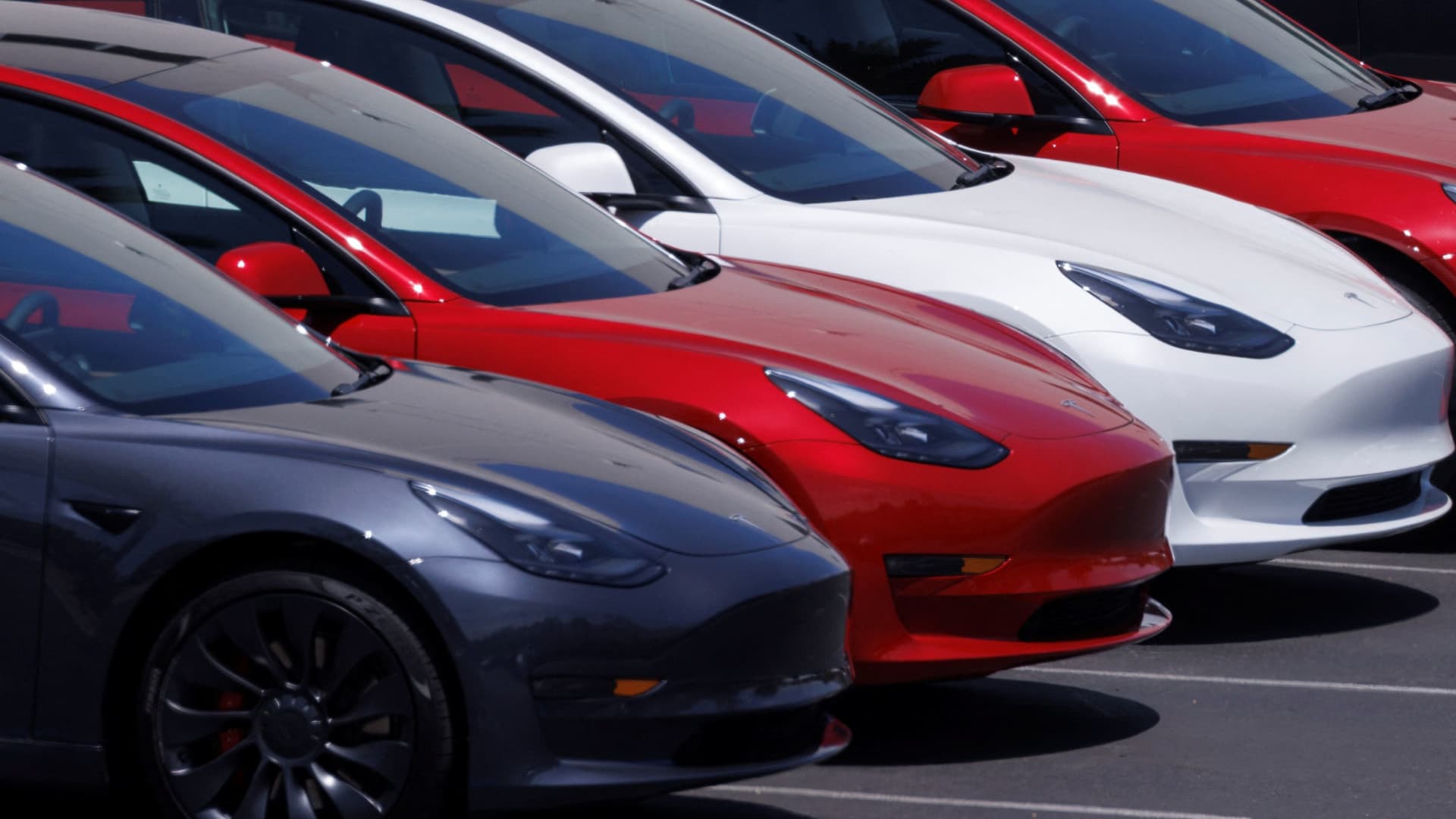 GM, Ford rising, Tesla falling in EV 'car wars' in U.S., Bank of America analyst says