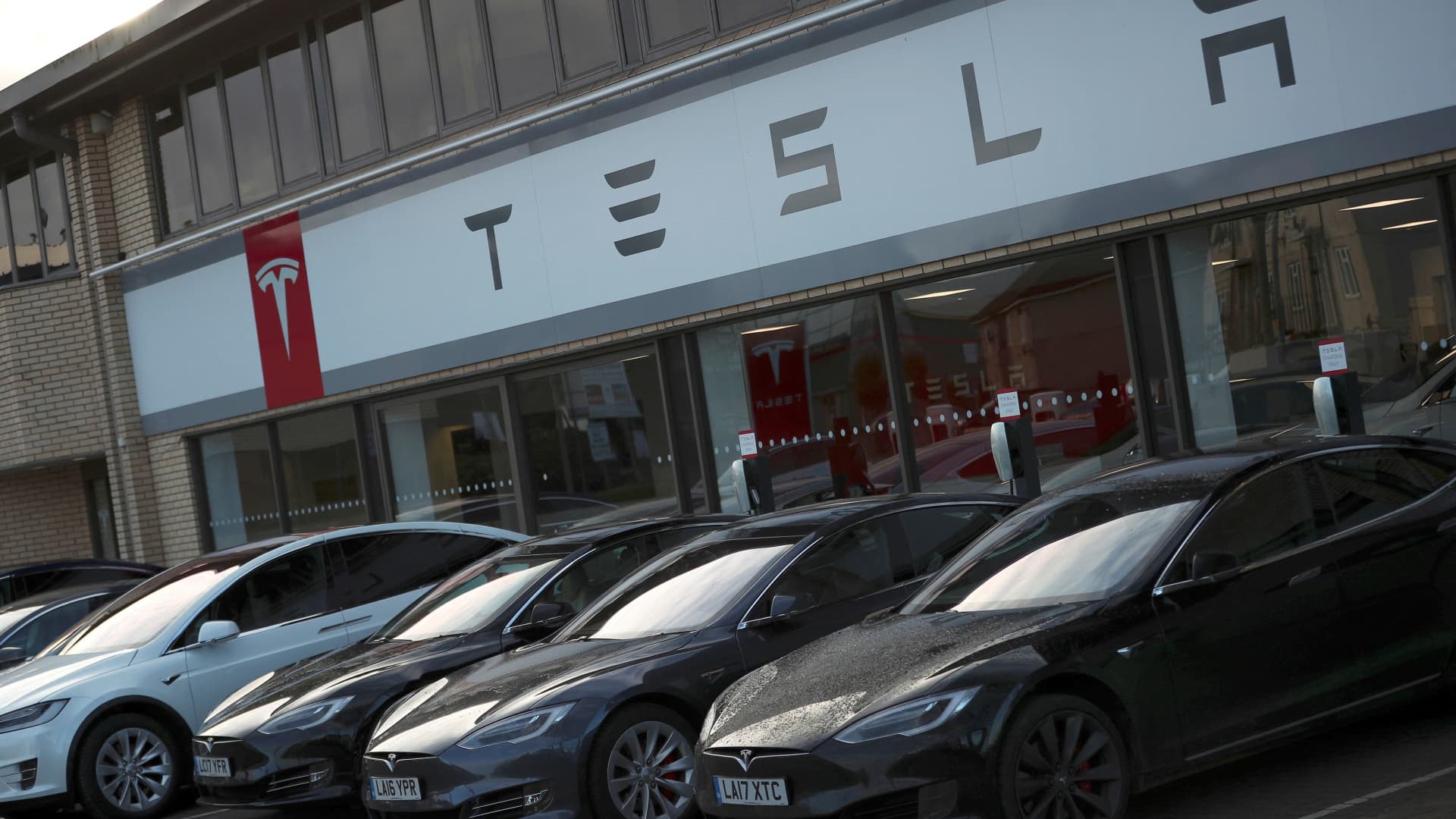 Buy Tesla in the short term to capture potential upside from earnings, says Deutsche Bank