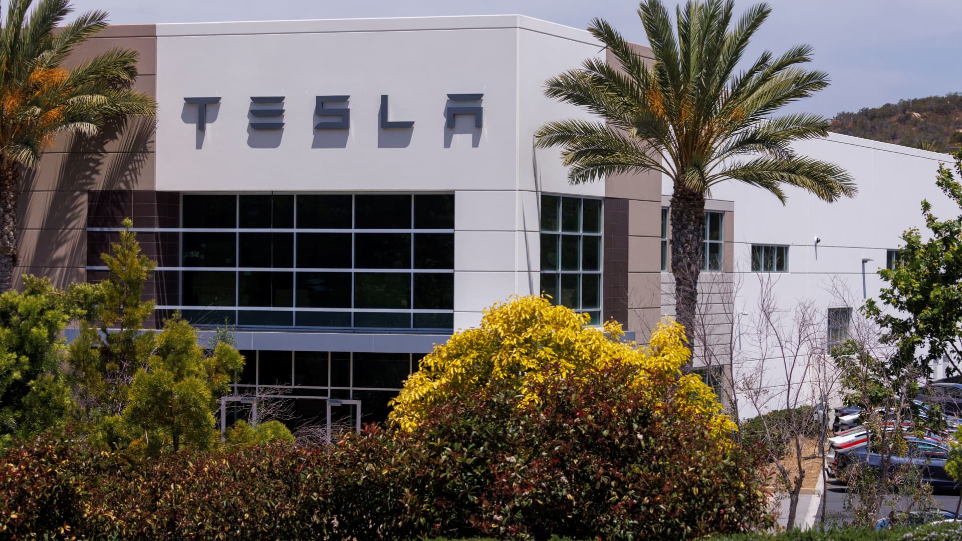 Tuesda top Wall Street calls: Tesla Apple Snowflake Ross Pinterest