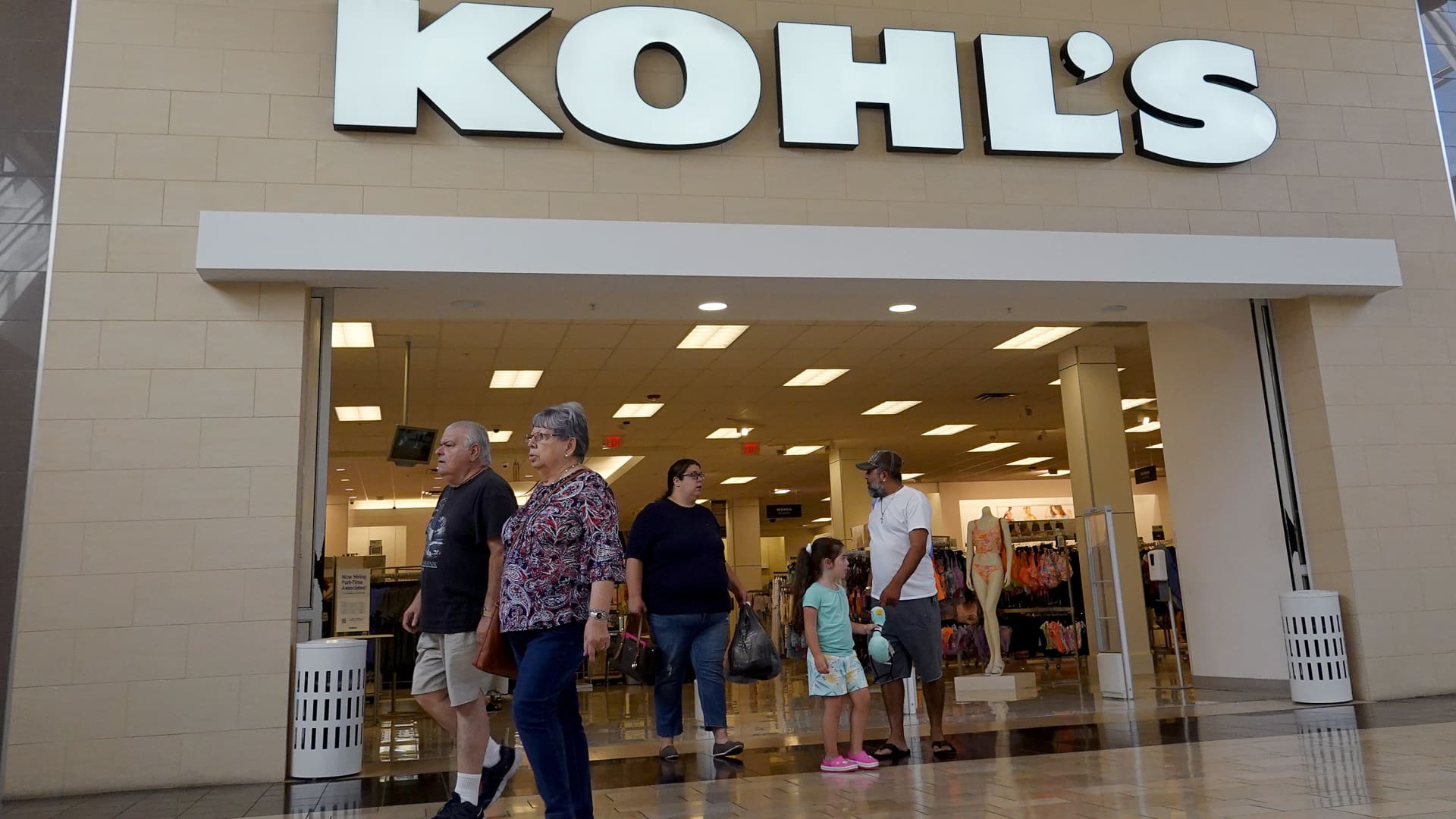 Franchise Group is considering lowering Kohl’s bid closer to $ 50 per share from $ 60