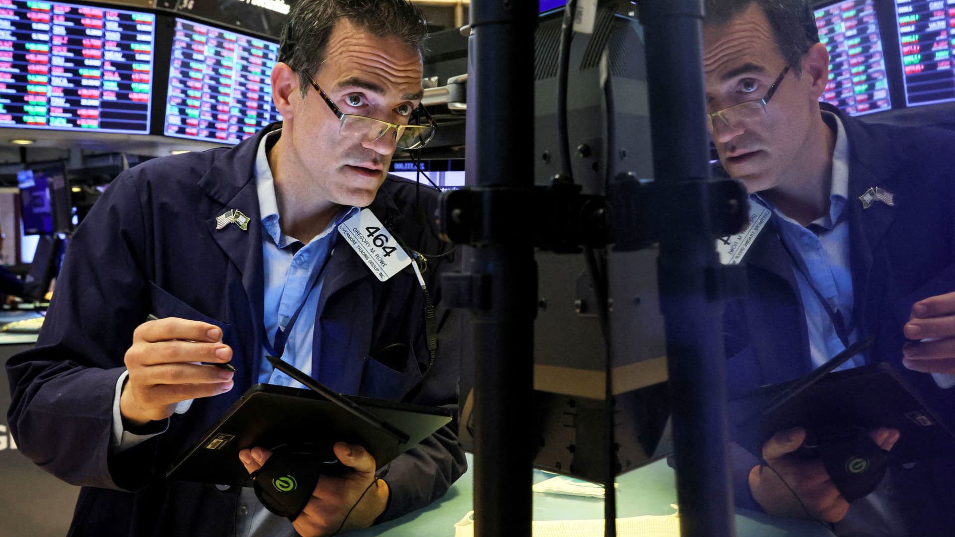 Dow gains more than 250 points as bond yields fall, traders shake off Target profit warning – World news