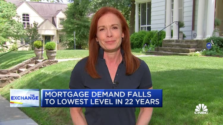 Mortgage demand falls to lowest level in 22 years