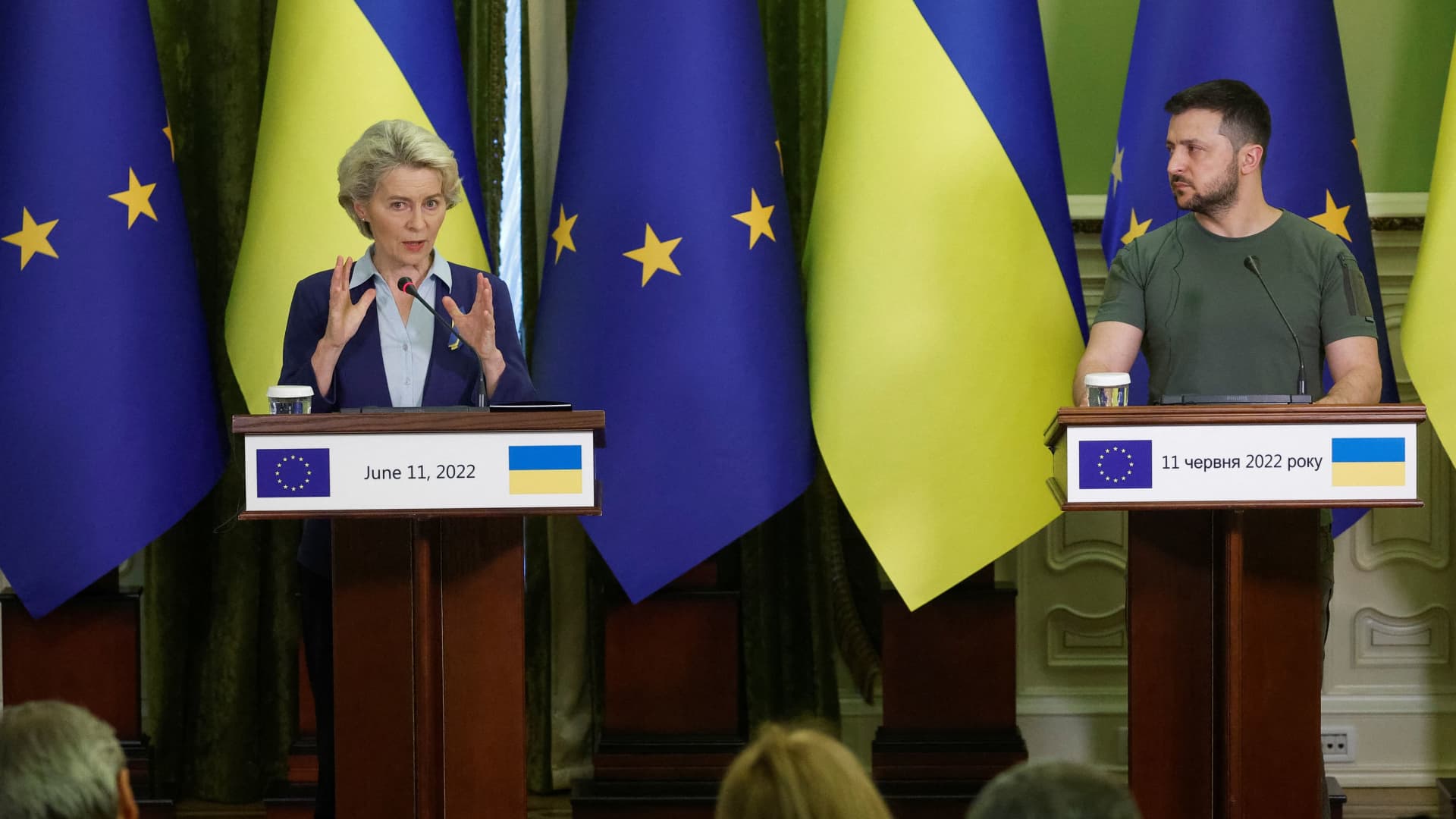 European Commission President Ursula von der Leyen and Ukrainian President Volodymyr Zelenskiy attend a joint statement, as Russia's invasion of Ukraine continues, in Kyiv, Ukraine June 11, 2022. 