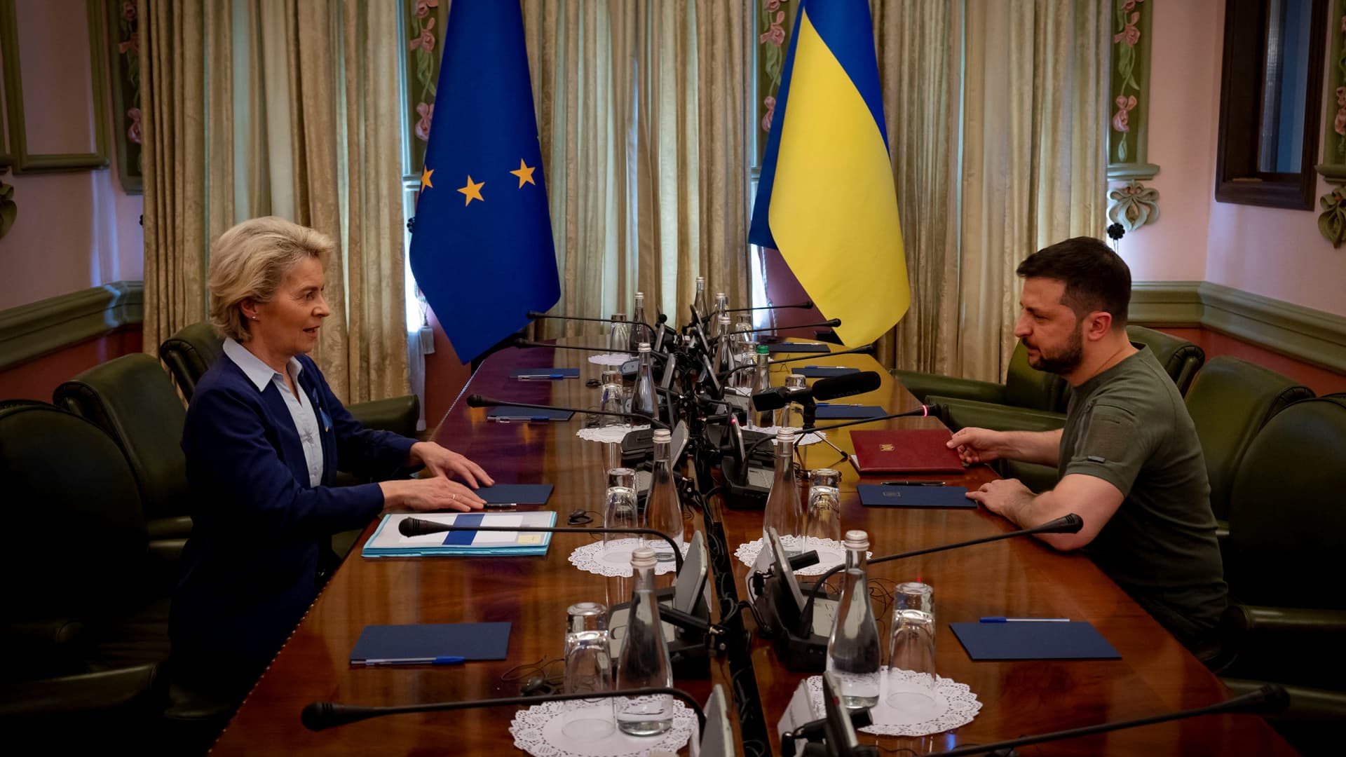 Ukraine's President Volodymyr Zelenskyy and European Commission President Ursula von der Layen at a meeting in Kyiv, Ukraine, on June 11, 2022.