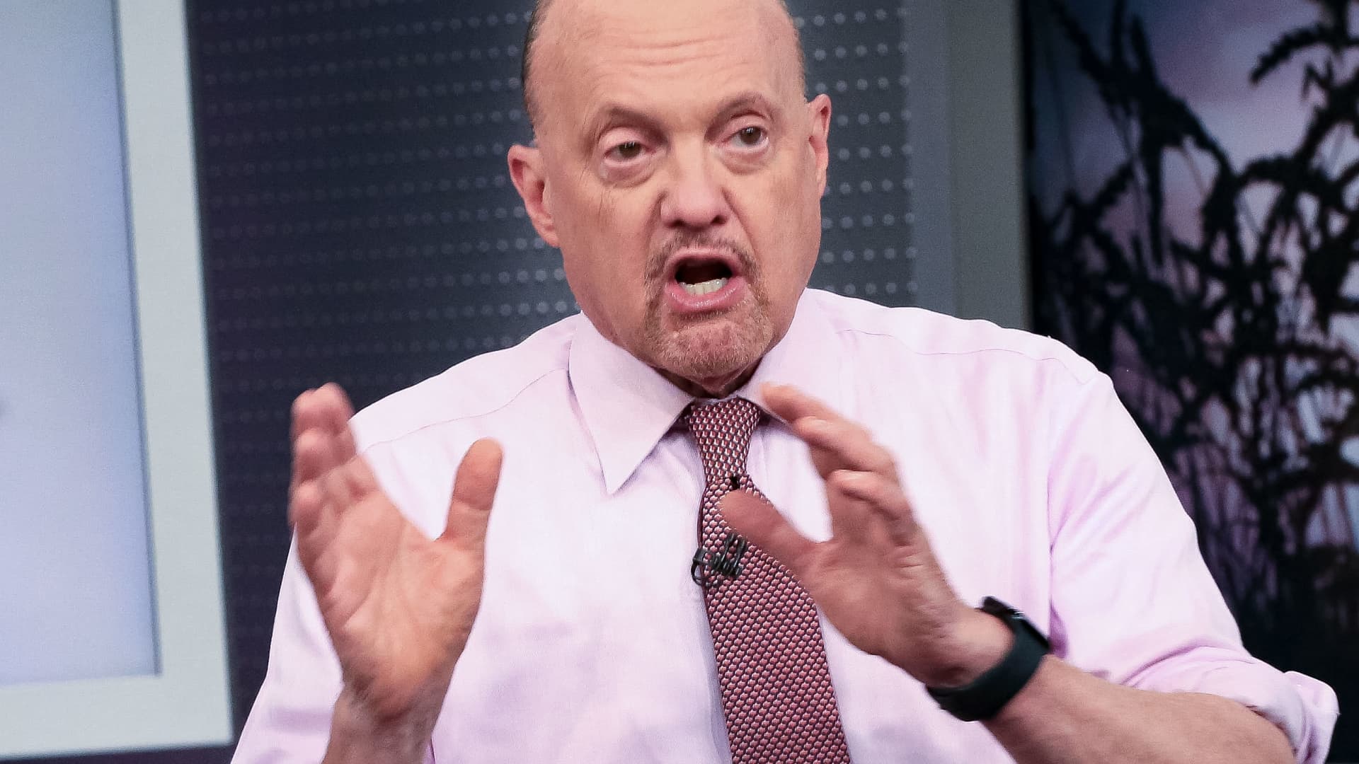 Cramer’s week ahead: There could be ‘real signs’ for the Fed to slow down
