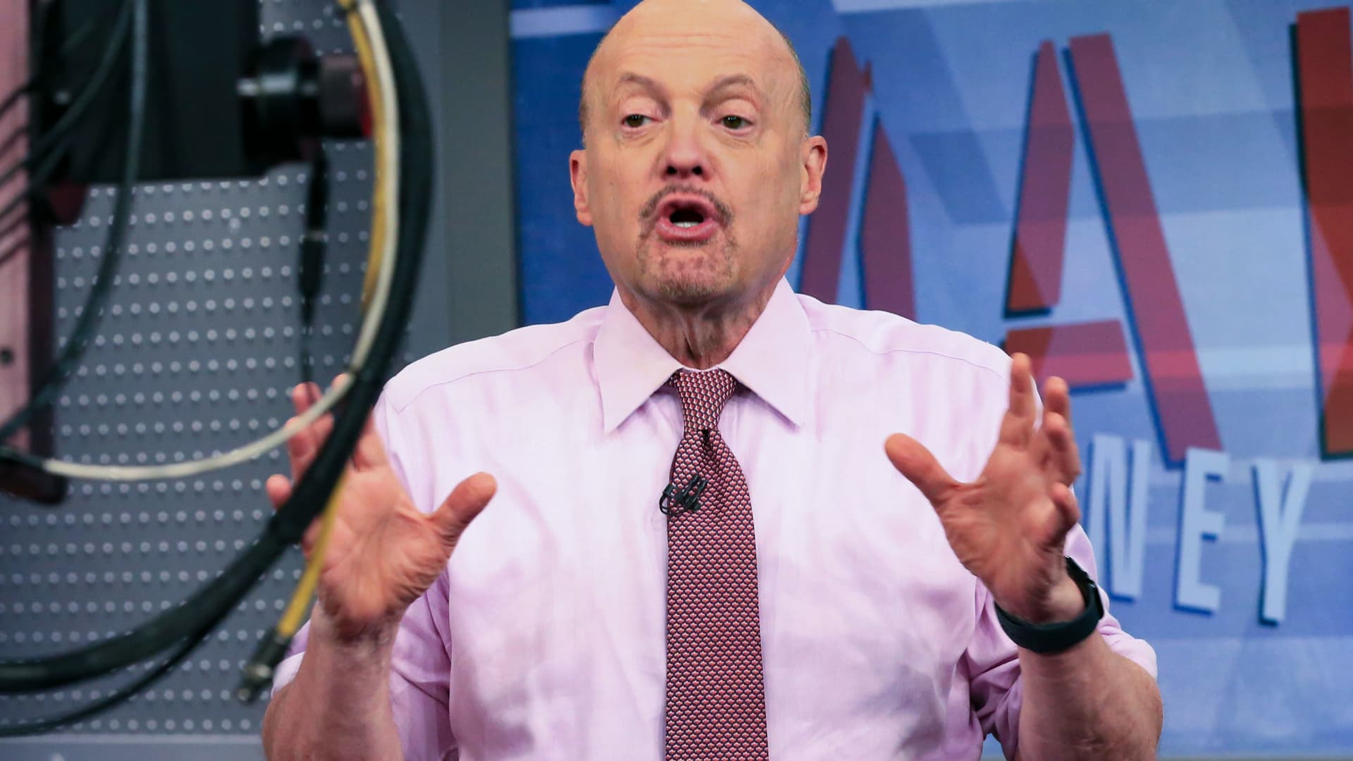 Charts suggest the U.S. dollar could be peaking, Jim Cramer says