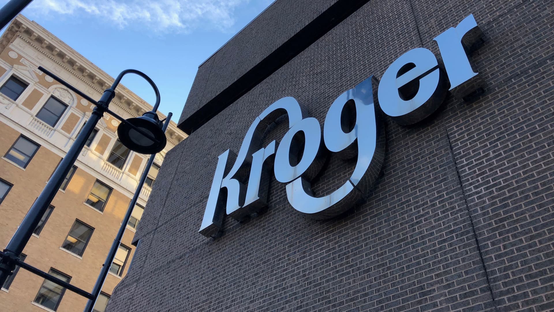 Kroger hikes forecast after stronger grocery sales top estimates