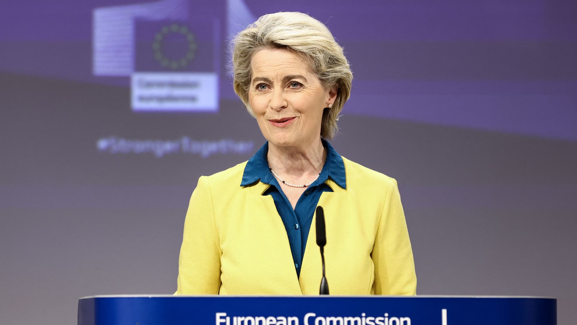 La Comisión Europea dice que Ucrania debería convertirse en candidata a miembro de la UE