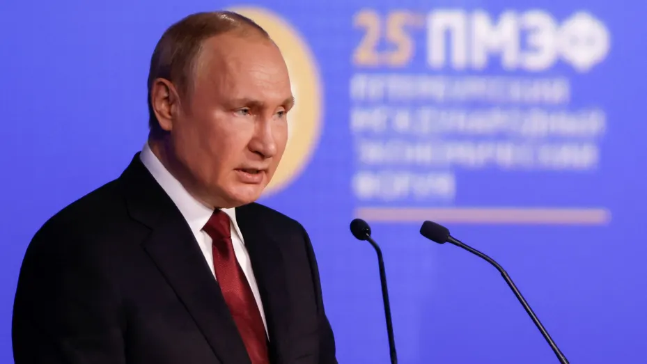 Russian President Vladimir Putin delivers a speech during a session of the St. Petersburg International Economic Forum (SPIEF) in Saint Petersburg, Russia June 17, 2022.