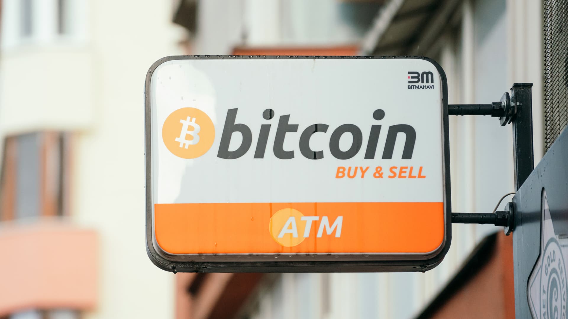 Bitcoin sinks beneath ,000 as crypto meltdown intensifies