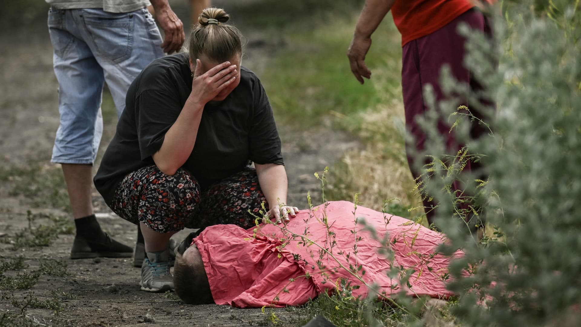 EDITORS NOTE: Graphic content / A woman mourns over the body of her relative who was reportedly killed by a cluster rocket in the city of Lysychansk in the eastern Ukrainian region of Donbas on June 18, 2022 amid the Russian invasion of the country.