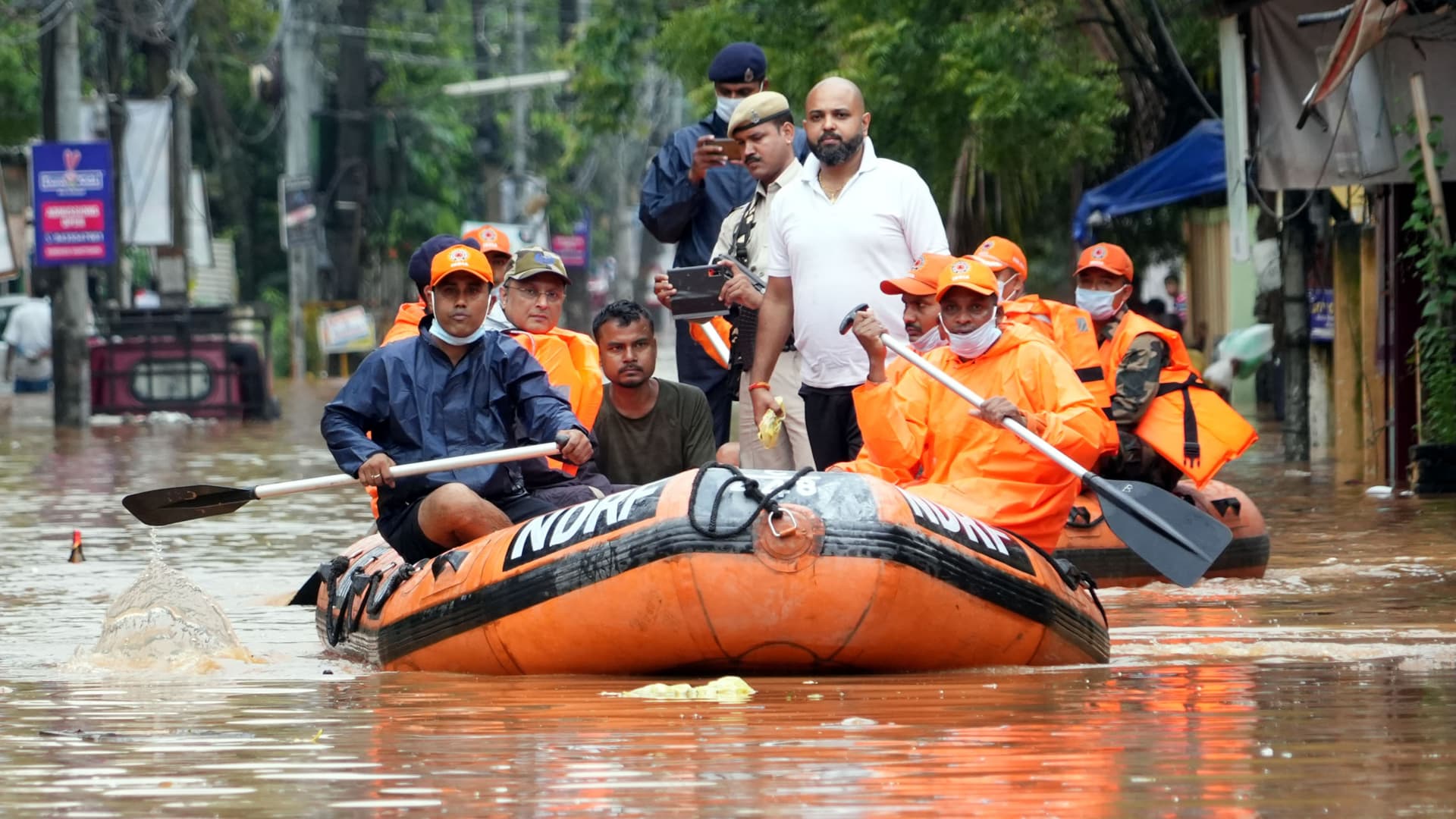 Lũ lụt ở Ấn Độ và Bangladesh khiến hàng triệu người mất nhà cửa và 18 người chết