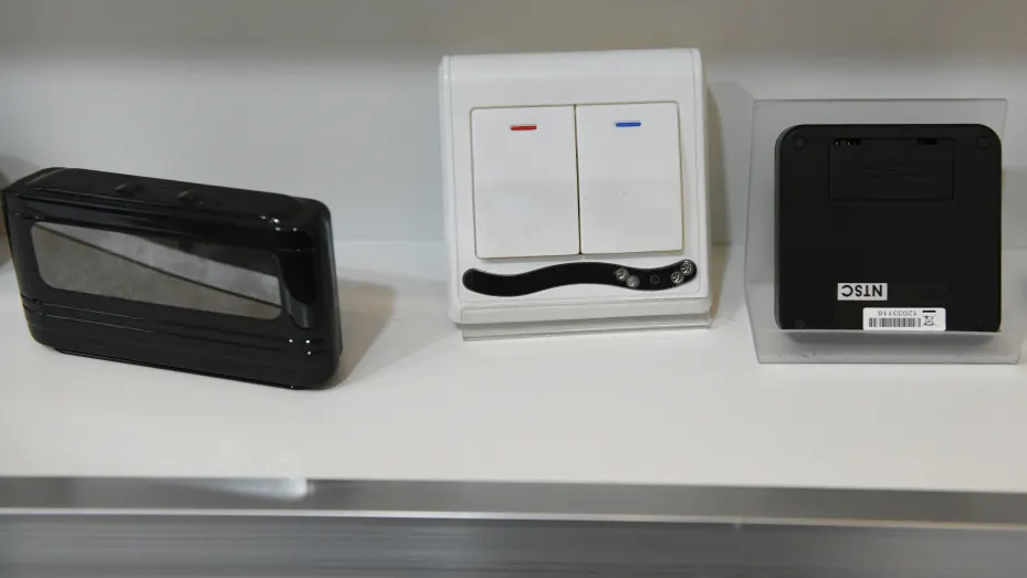 This picture taken on March 22, 2019 shows a light switch (C) installed with a hidden camera on display at a spy camera shop in the port city of Incheon. - Spycam business is facing an increasingly negative public sentiment after a series of hidden camera scandals hit the ultra-wired South Korea, where many women fear daily of being secretly filmed by so-called "molka", or spycam videos, in schools and toilets, among other places. (Photo by JUNG Yeon-Je / AFP)        (Photo credit should read JUNG YEON-JE/A