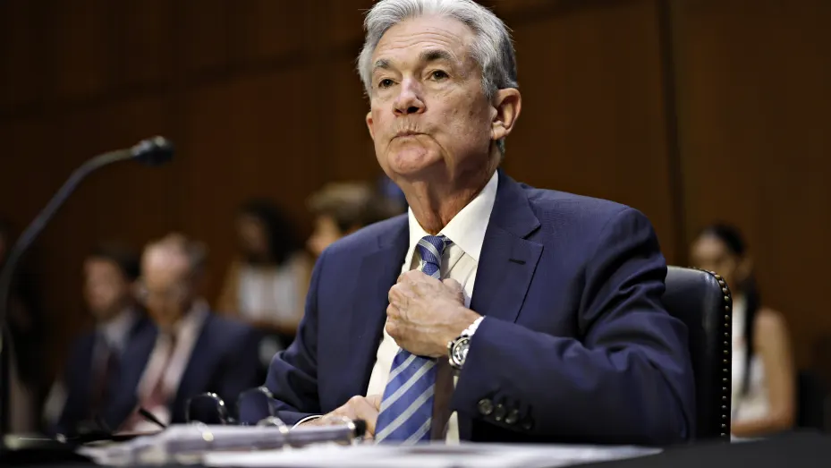 Jerome Powell, presidente de la Reserva Federal de EE. UU., llega a una audiencia del Comité Senatorial de Banca, Vivienda y Asuntos Urbanos en Washington, DC, EE. UU., el miércoles 22 de junio de 2022.