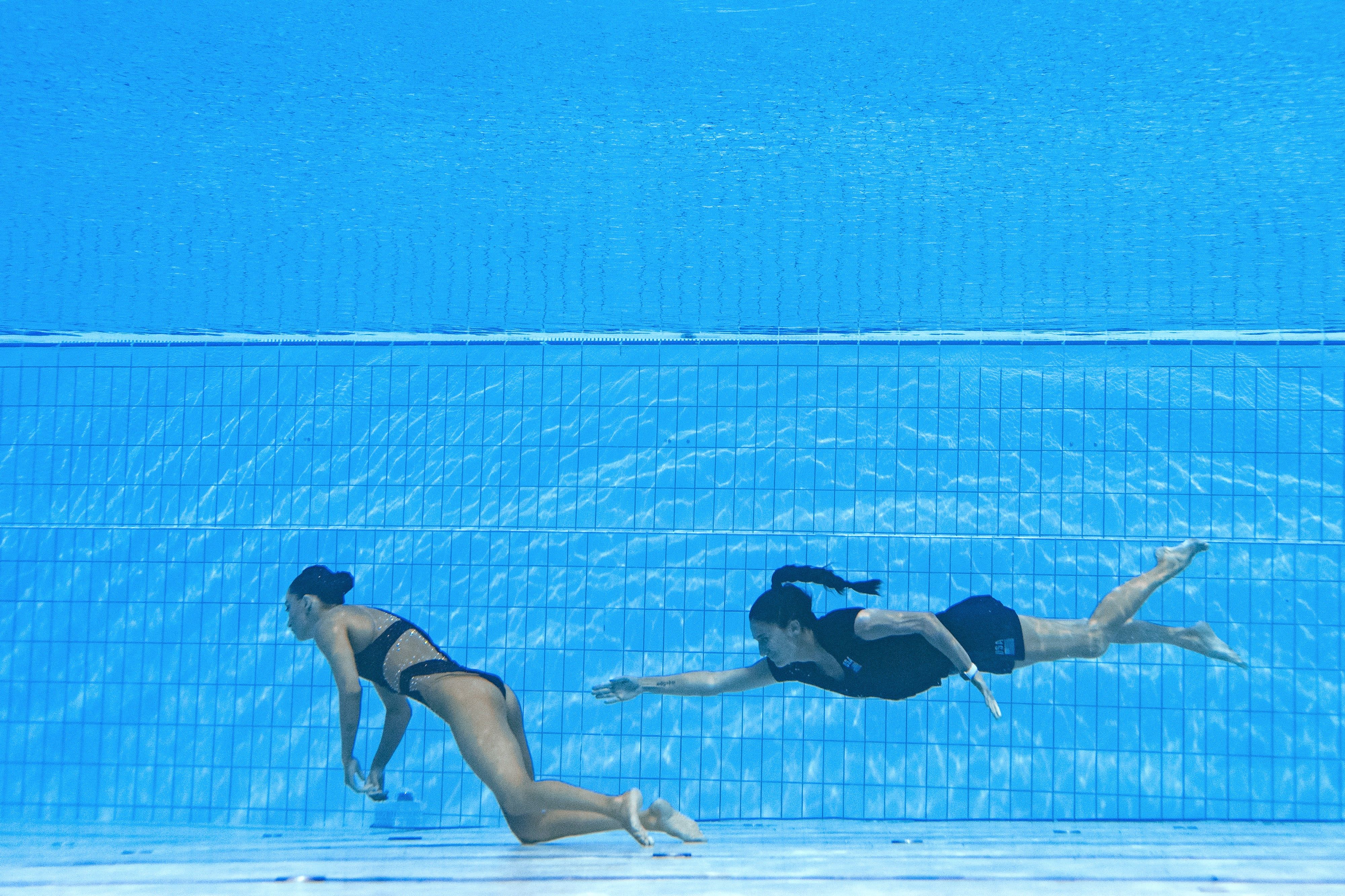 Swimmer Anita Alvarez loses consciousness in pool at world championships