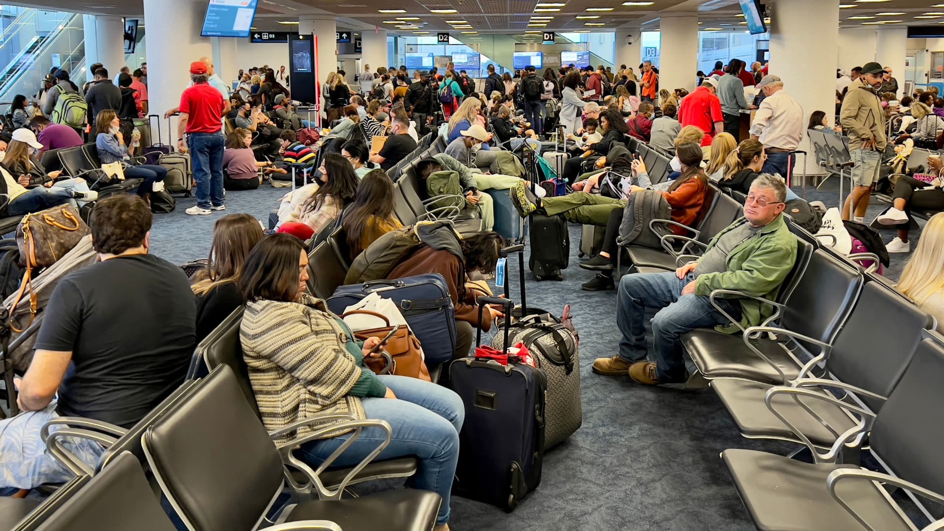 Airlines, FAA spar over flight delays as crucial Fourth of July weekend approaches