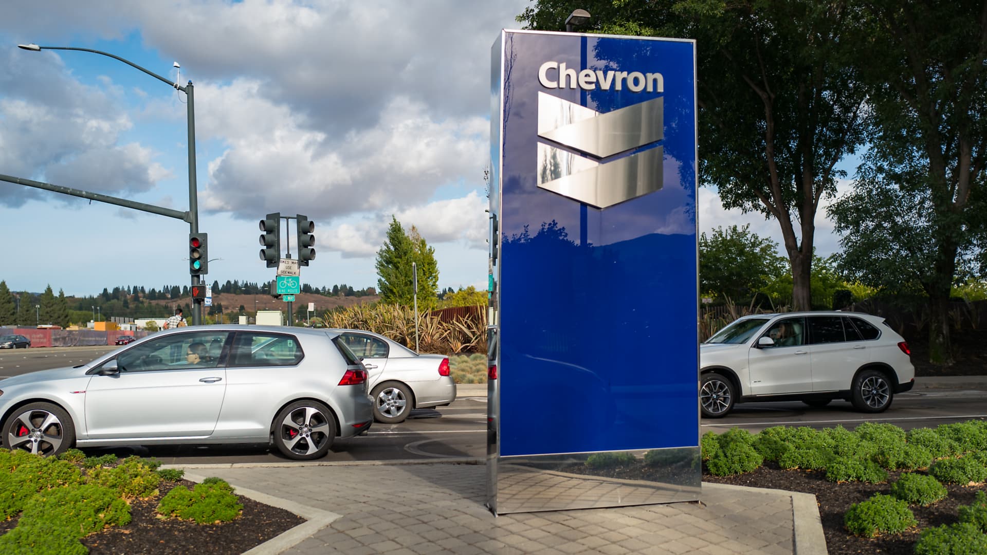 Chevron appoints Eimear Bonner as new finance chief and issues preliminary second-quarter earnings results