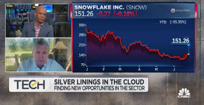 We try not to weigh in on the broader politics, says Snowflake CEO