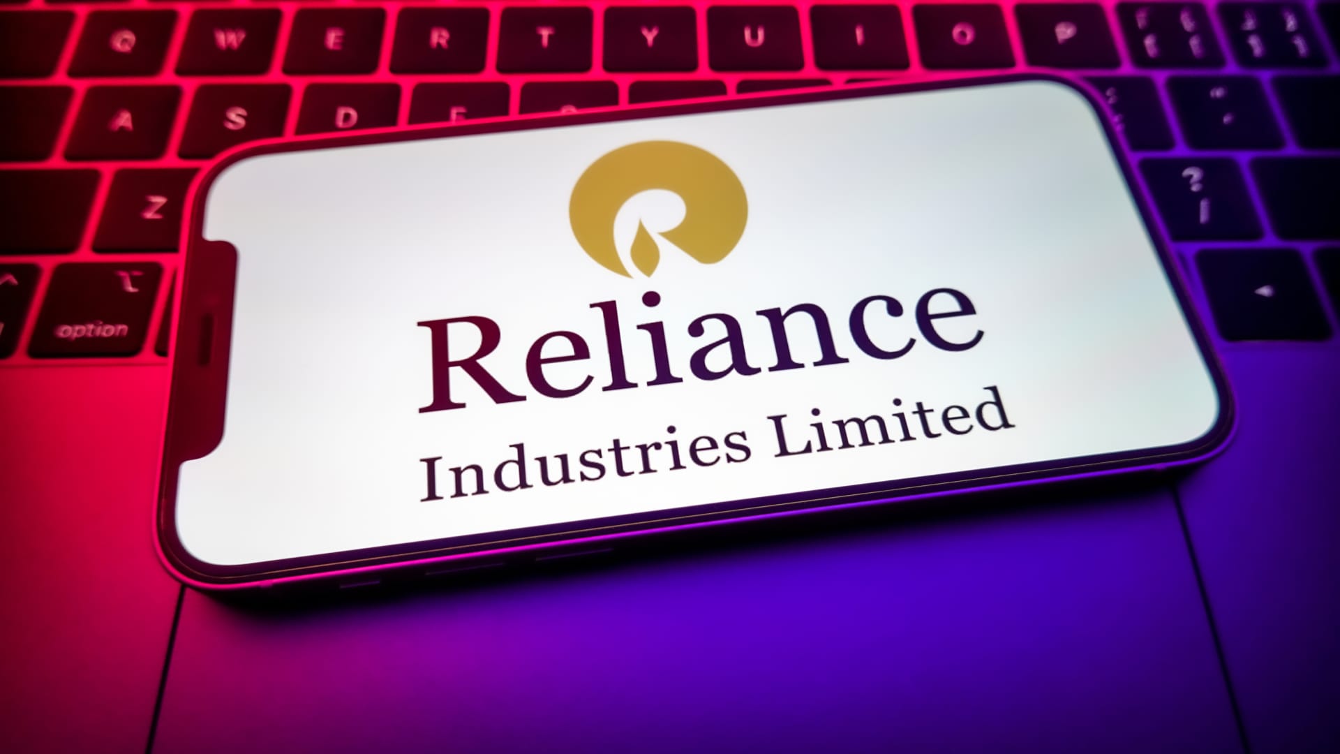 Why one stock brokerage is bullish on Reliance Industries and Infosys – CNBC