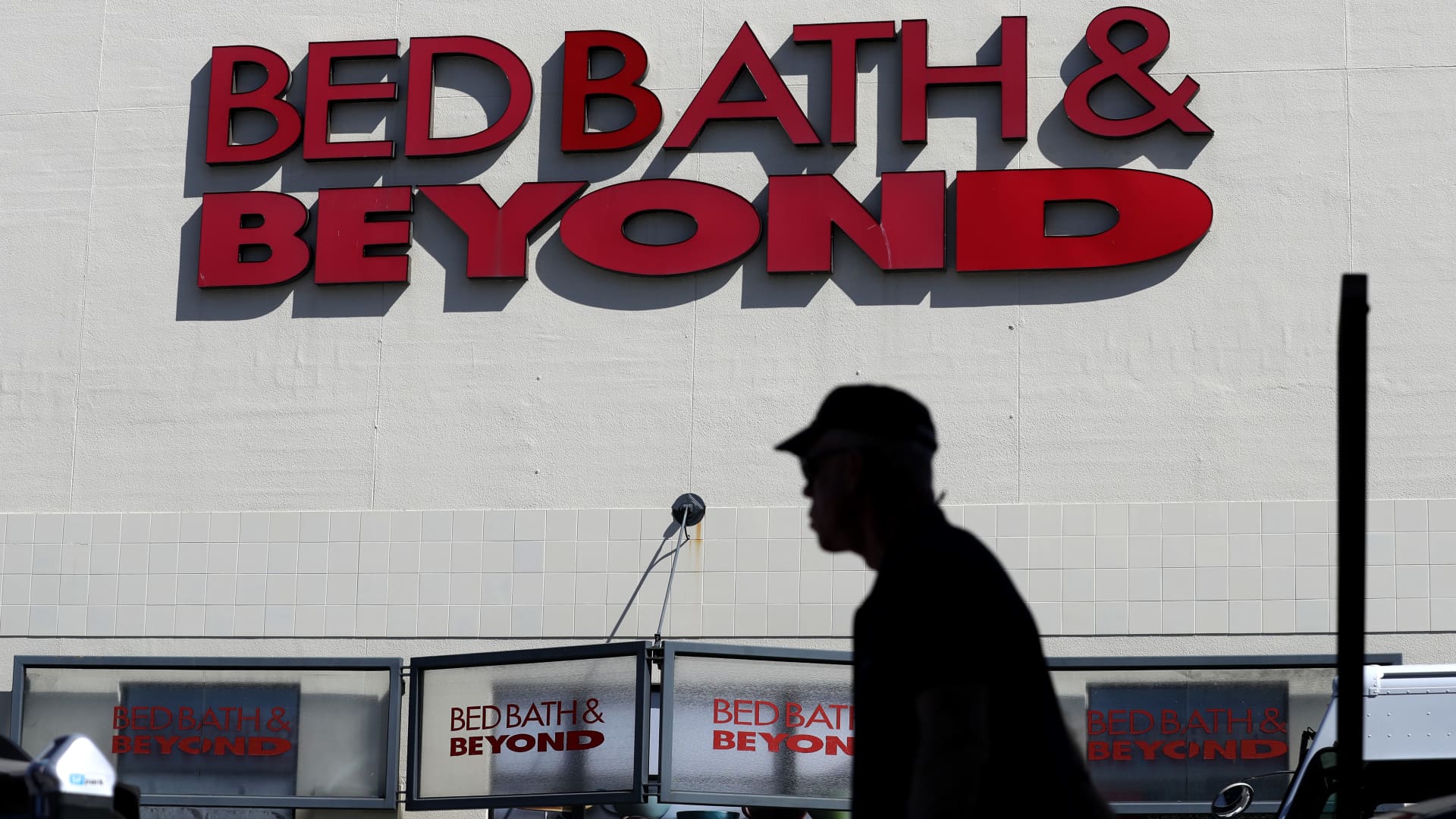 Bed Bath & Beyond shares fall after CFO’s death