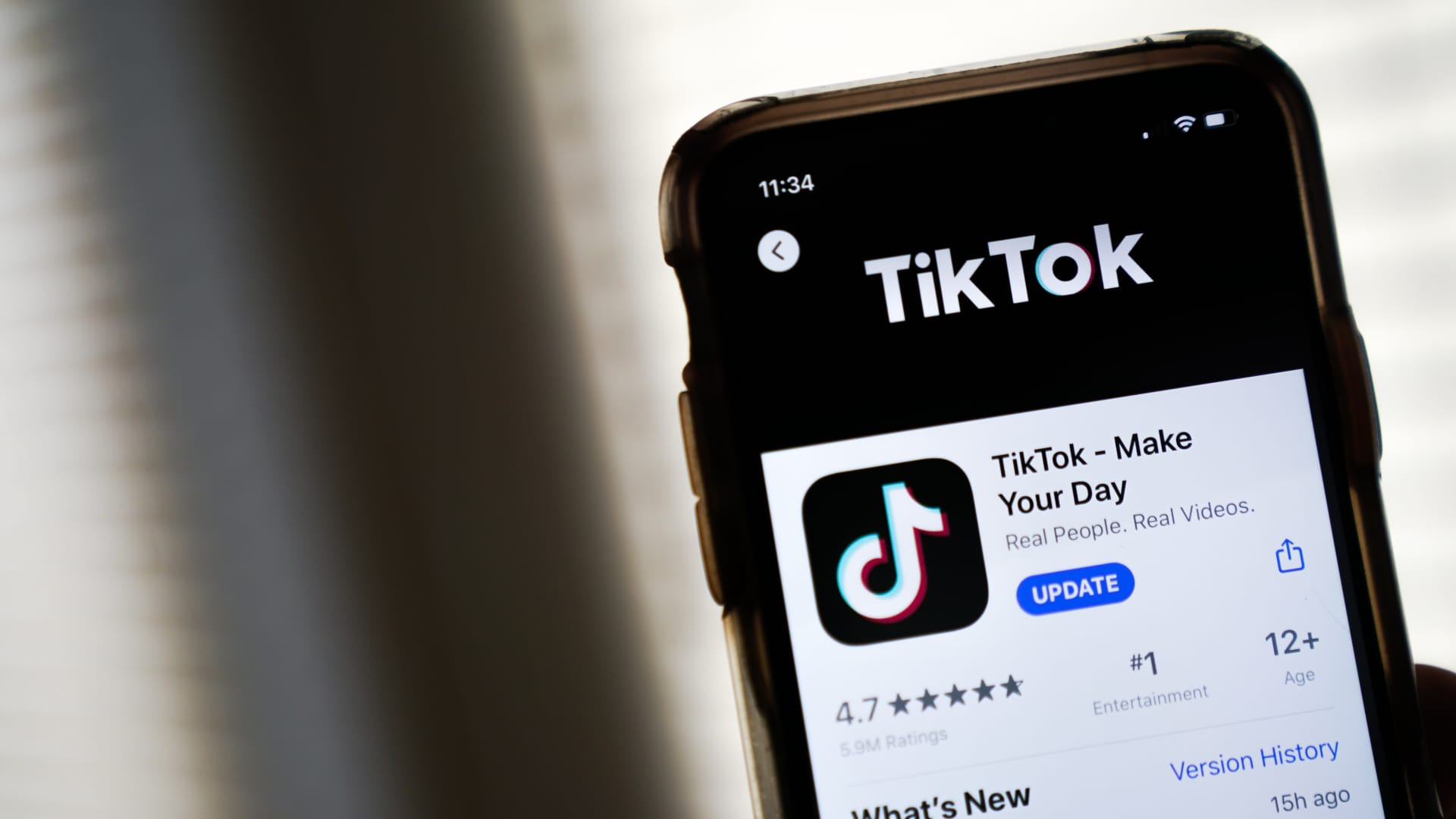 U.S. FCC commissioner wants Apple and Google to remove TikTok from their app sto..