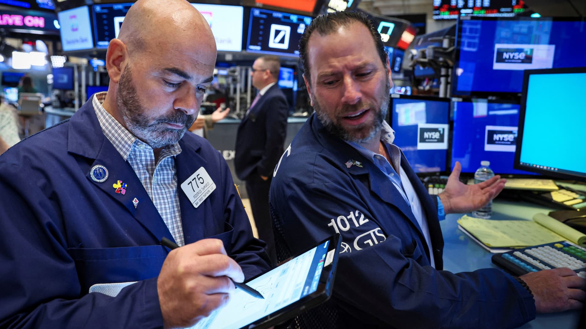 Stock futures rise as Wall Street awaits more major bank earnings