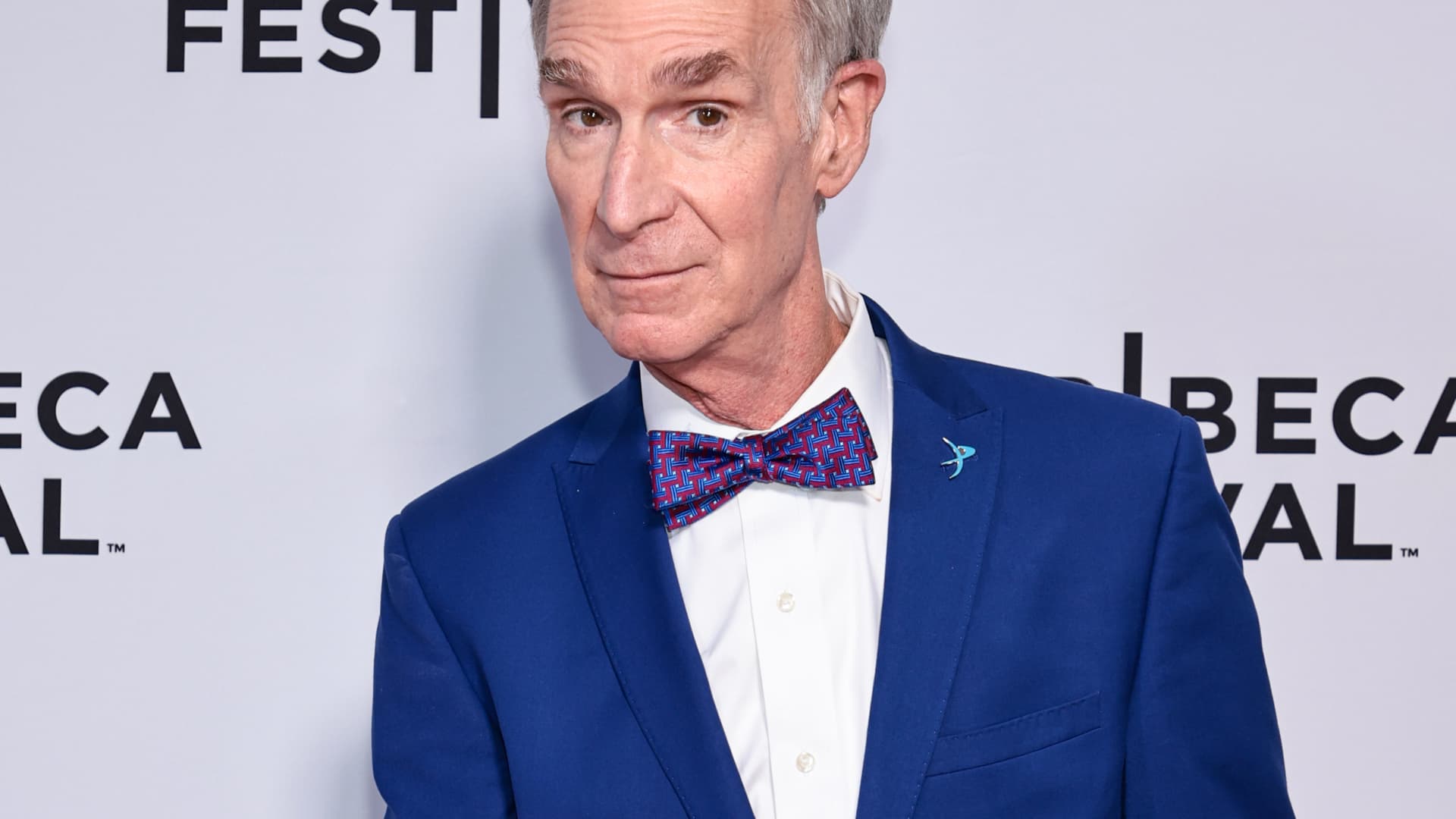 Google Bard le preguntó a Bill Nye si la IA puede ayudar a prevenir el fin del mundo