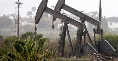 Oil prices slip 1% to two-week low on recession worries  