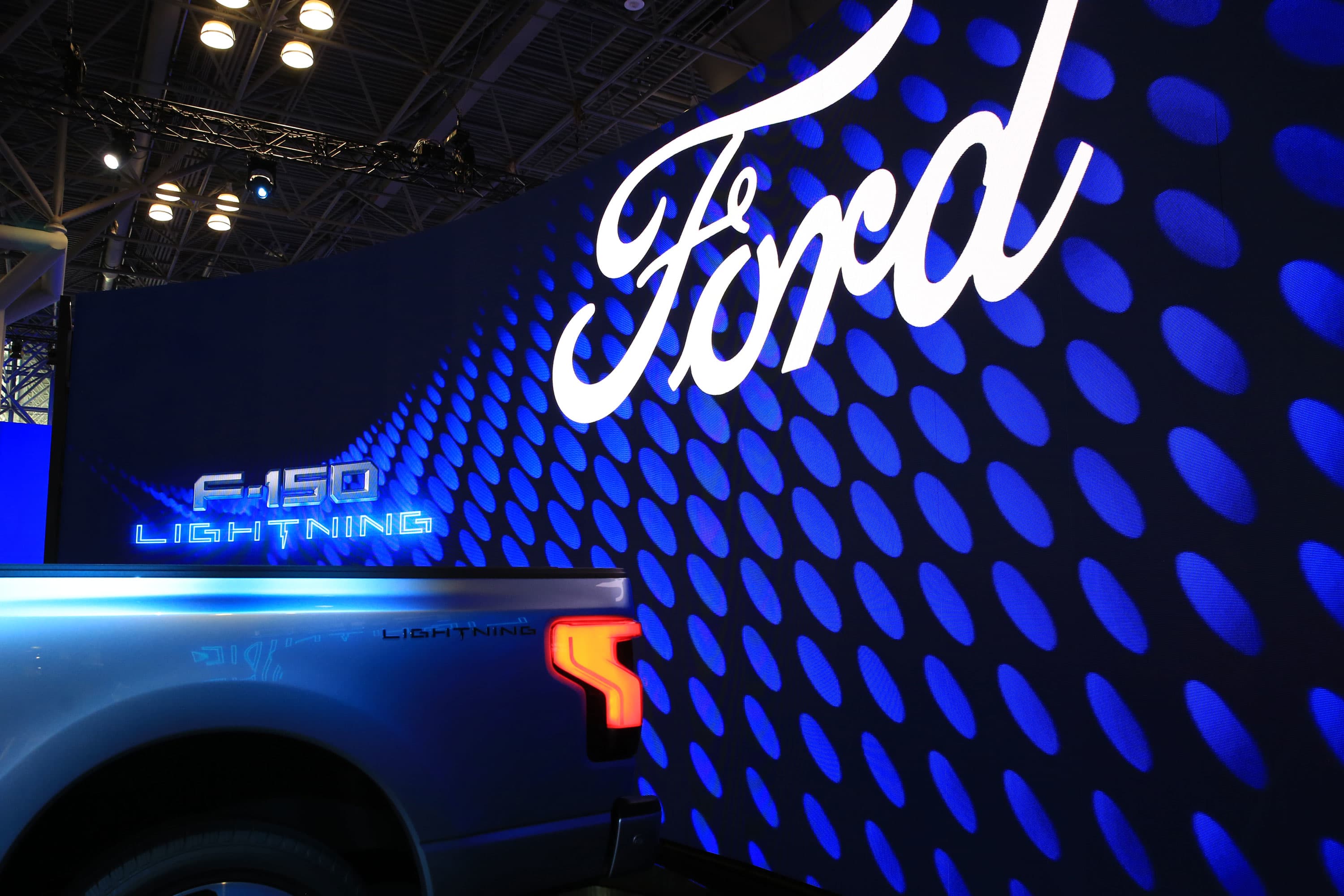 Deutsche Bank downgrades Ford, cites ugly fourth quarter and 'aggressive' 2023 guidance