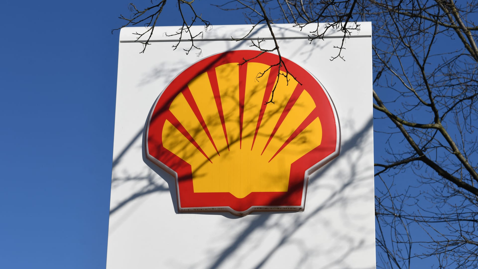 Shell expects a weaker third quarter due to slower demand.